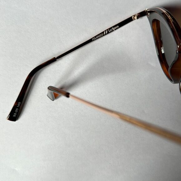 LE Specs Mocha Mousse
Polarized Sunglasses tortoiseshell shiny metal NWT - Picture 8 of 17